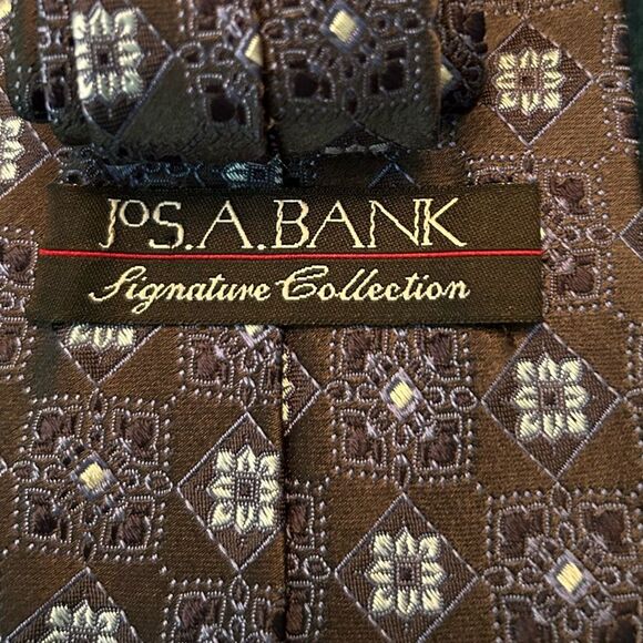 Jos A Bank Signature Silk Neck Tie - Picture 1 of 3